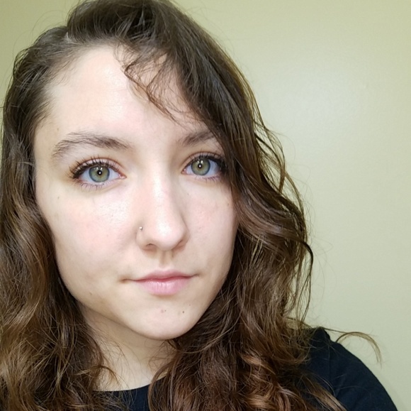 Meet your Posher, Naomi - Picture 3 of 3